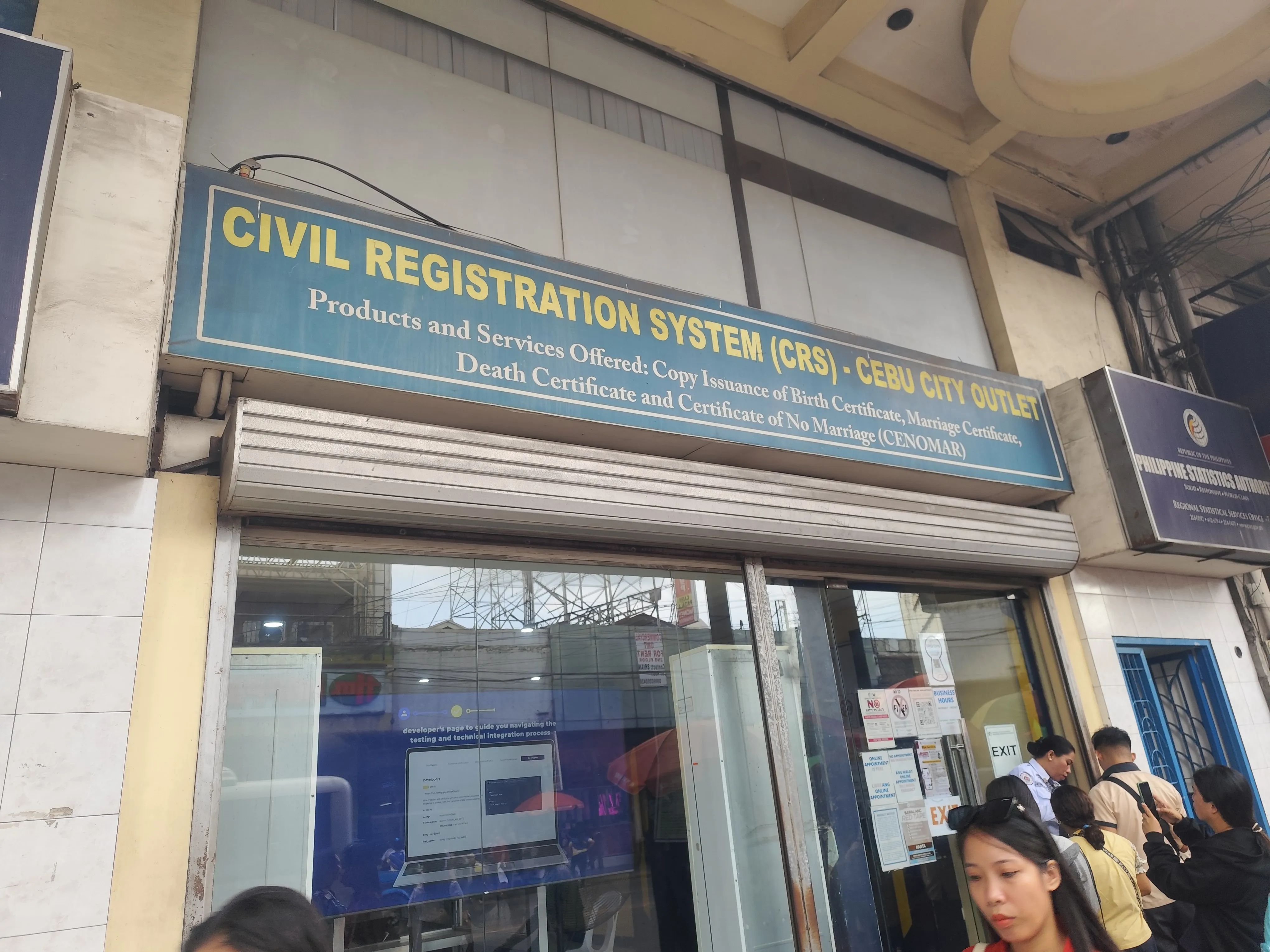 Civil Registration System (CRS) Cebu City Outletの看板。出生証明書・結婚証明書・CENOMAR・死亡証明書の発行と記載